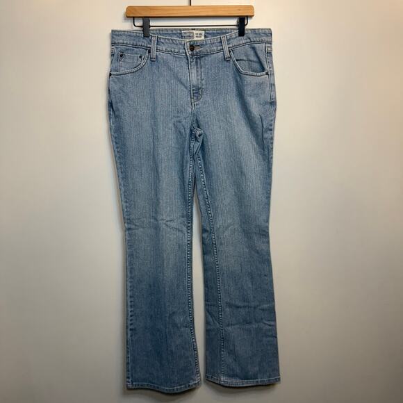 Levi's Strauss Women's Low Rise Bootcut Jeans Light Wash Size 14 Long - Picture 1 of 5